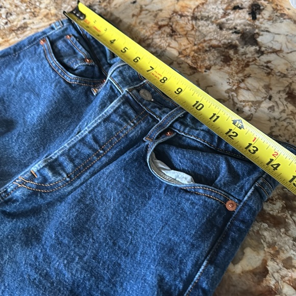 Levi’s Wedgie straight Size 29 button up , frayed hem EUC - Picture 7 of 8